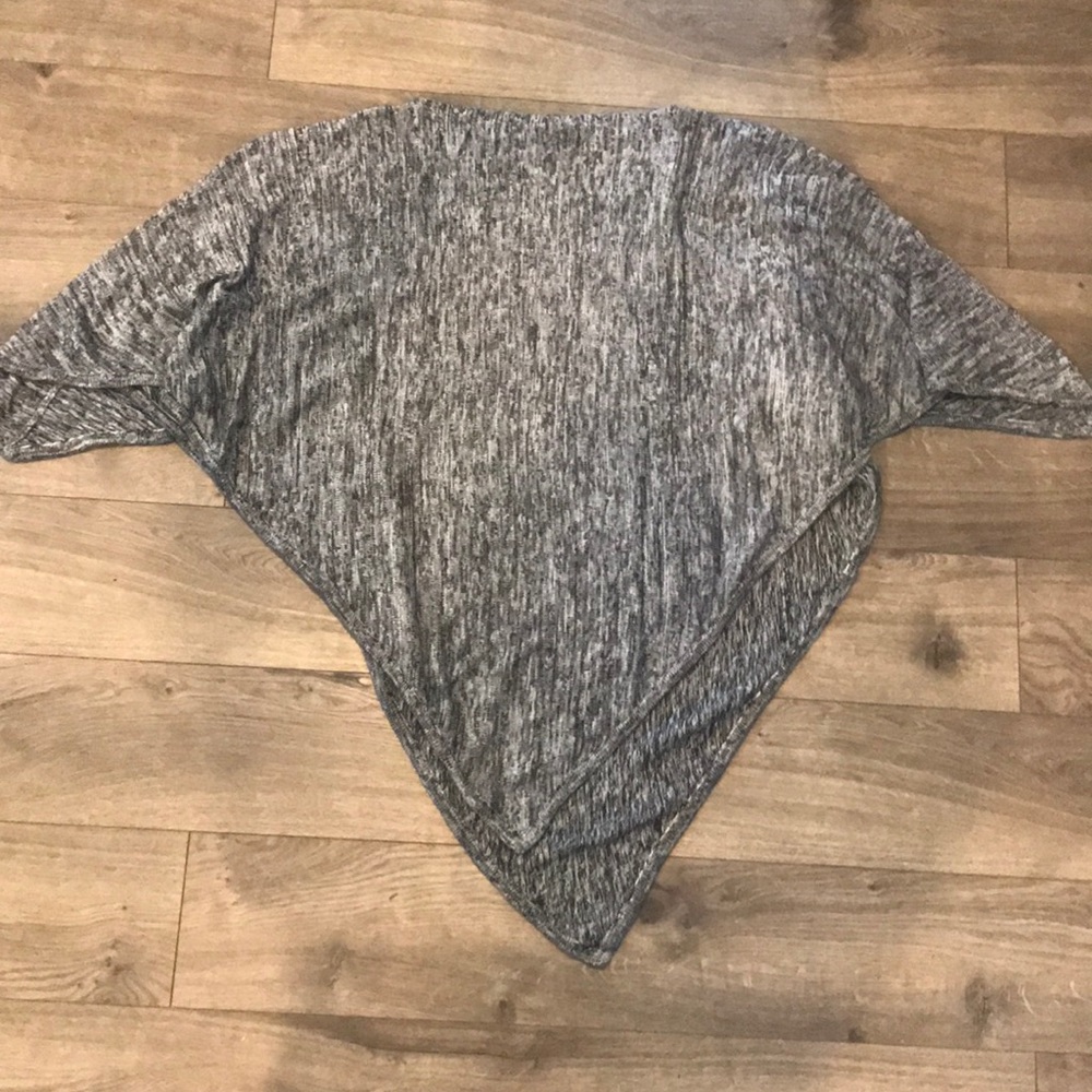 Lululemon Black/Gray/White poncho